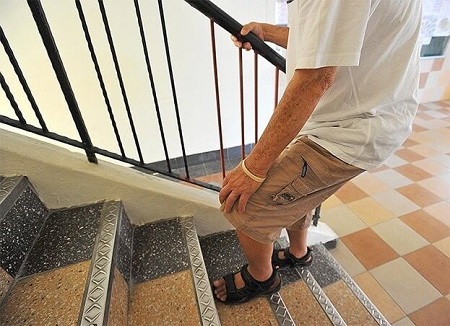 How To Beat Knee Pain On Stairs: Top 10 Tips - Knee Pain Explained
